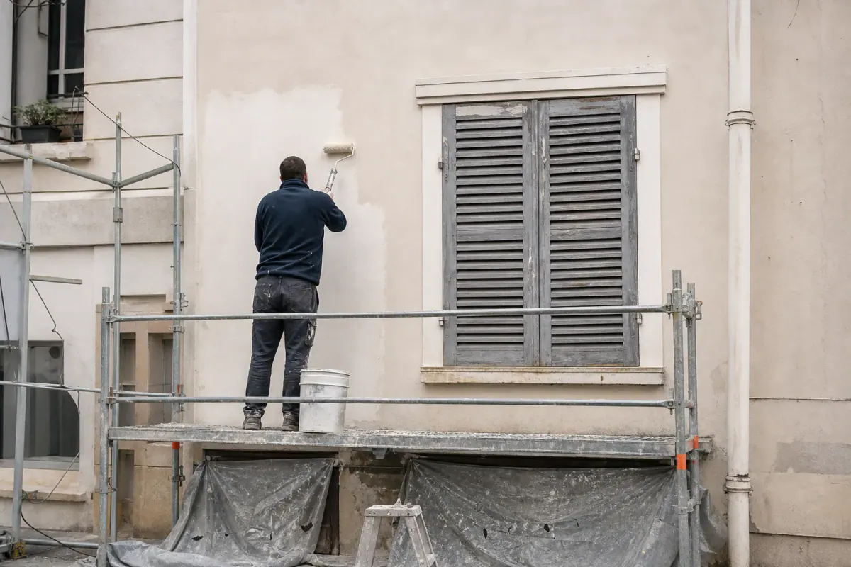Fenêtre d’appartement et façade commune : limite des parties privatives sur un immeuble ancien