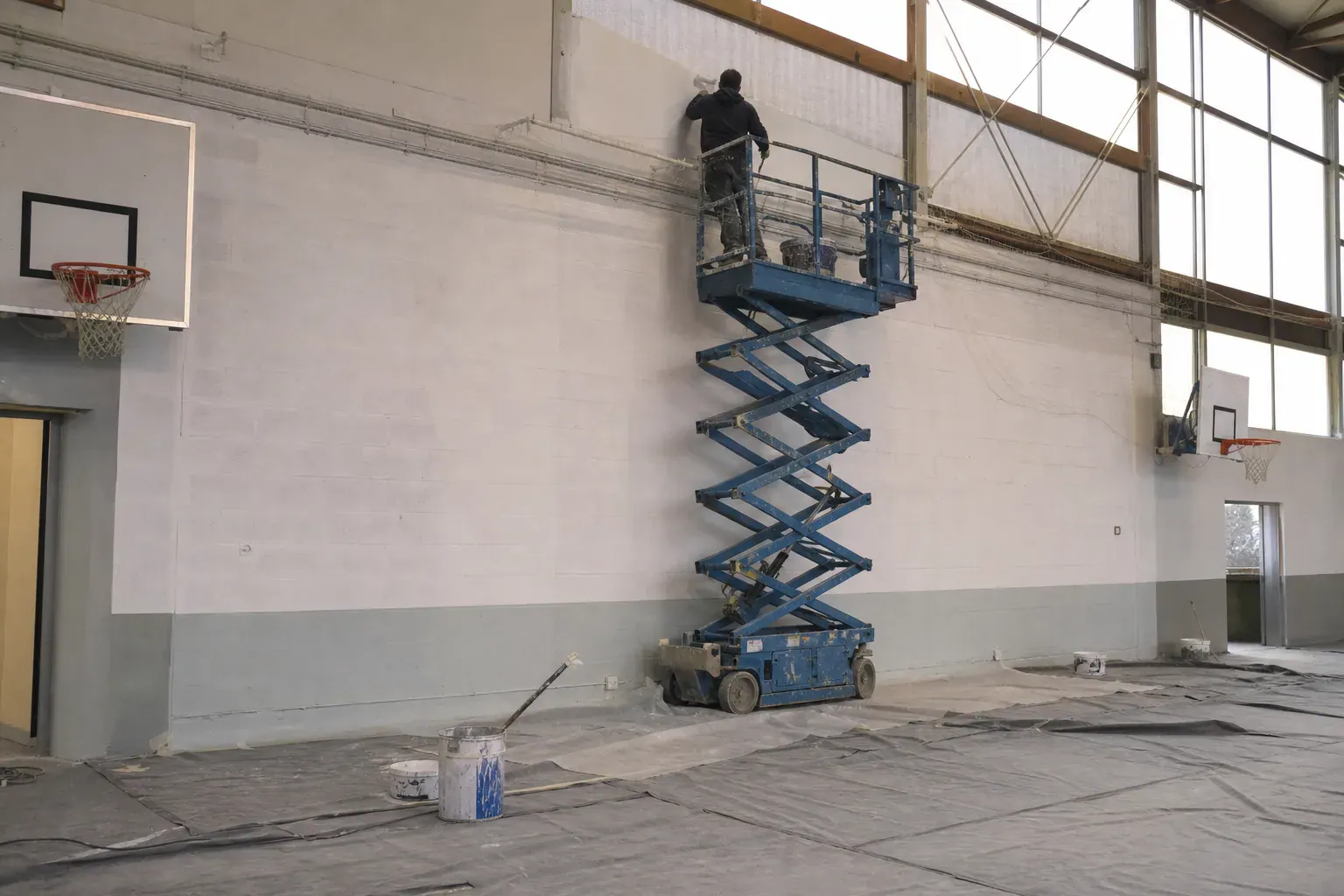 Gymnase municipal de Seine-et-Marne repeint pendant la fermeture estivale