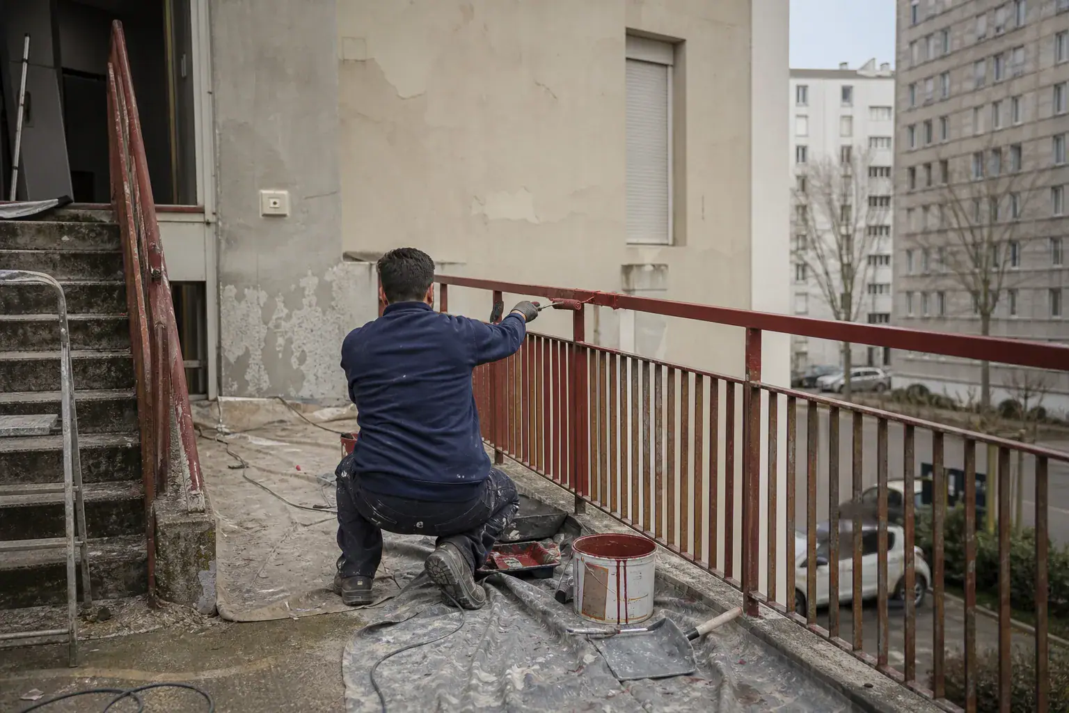 Rampe et garde-corps d’un immeuble des années soixante en Seine-Saint-Denis traités antirouille